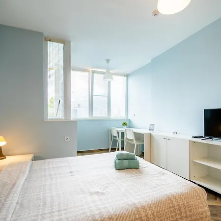 Cozy Little In Studentski Grad * София