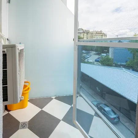 Апартаменты Cozy Little In Studentski Grad *