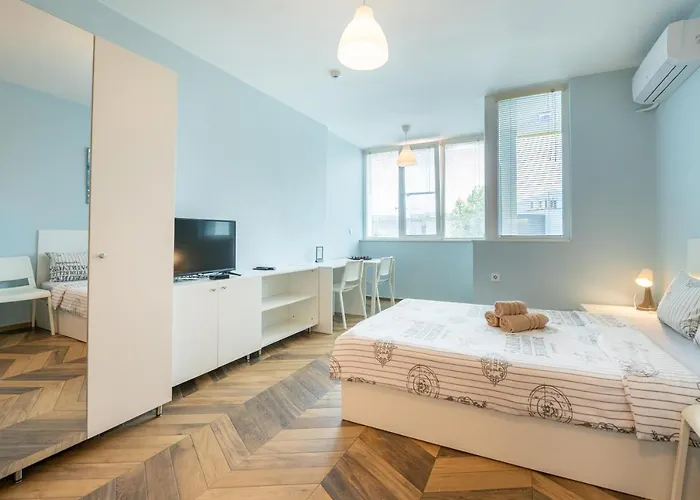 Cozy Little In Studentski Grad Апартаменты София