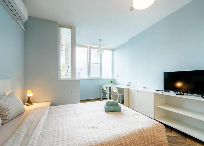 Cozy Little In Studentski Grad * София