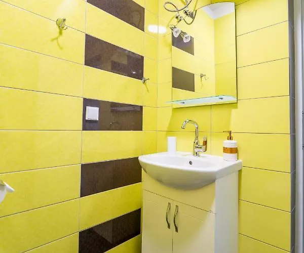 Cozy Little In Studentski Grad Апартамент *