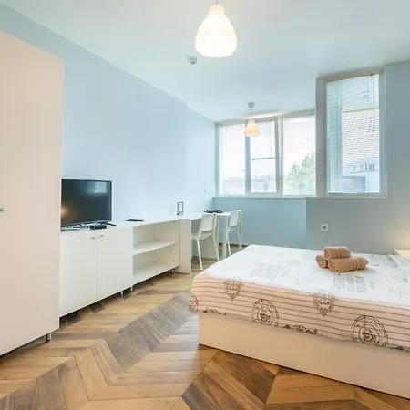 Cozy Little In Studentski Grad Daire Sofya