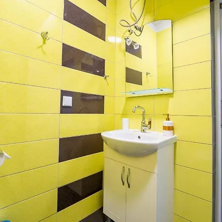 Cozy Little In Studentski Grad 아파트 *